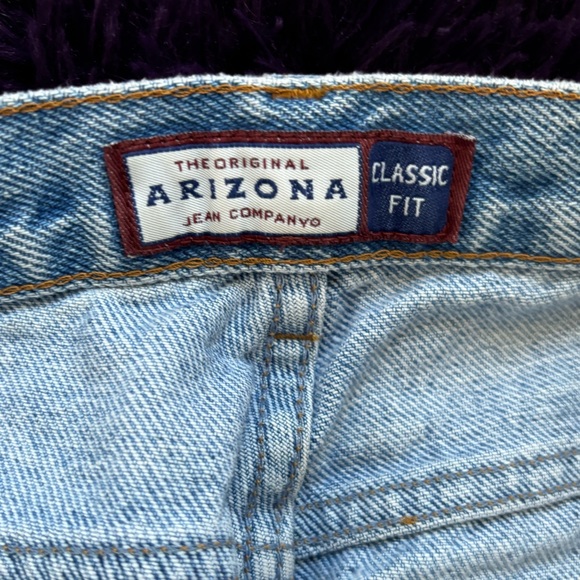 ARIZONA JEANS CLASSIC FIT LIGHTWASH JEANS SIZE 25 - Picture 3 of 4
